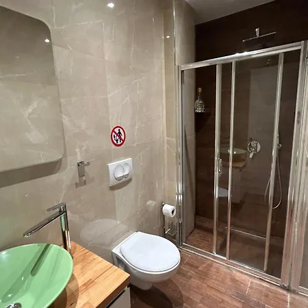 Guza Tirana